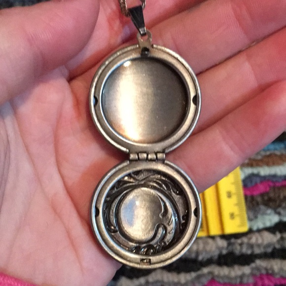 Pewter Locket - Picture 2 of 3